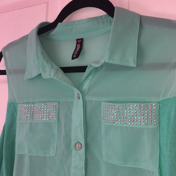 Pretty Sheer High-Low Blouse - Picture 4 of 4